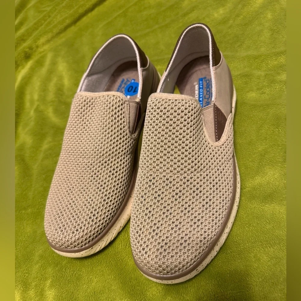 Men's Skechers Relaxed Fit Air-Cooled Beige Slip-On Shoes Sz 10 Gogomat Arch